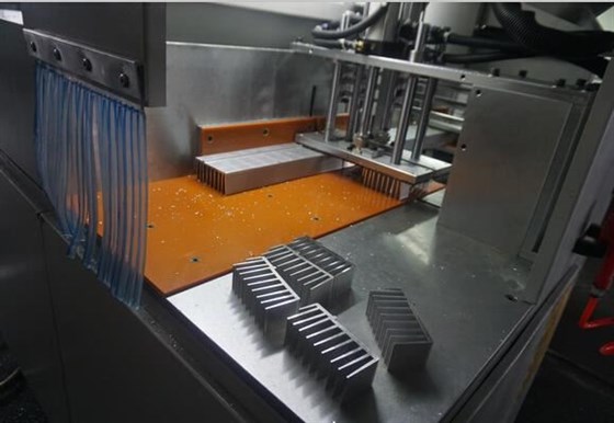 全自動(dòng)切鋁機(jī)