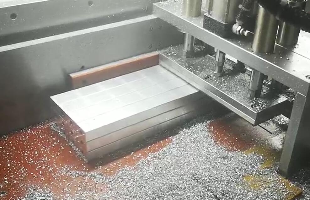 切109*109工業型材用什么鋁材切割設備？【鄧氏機械】