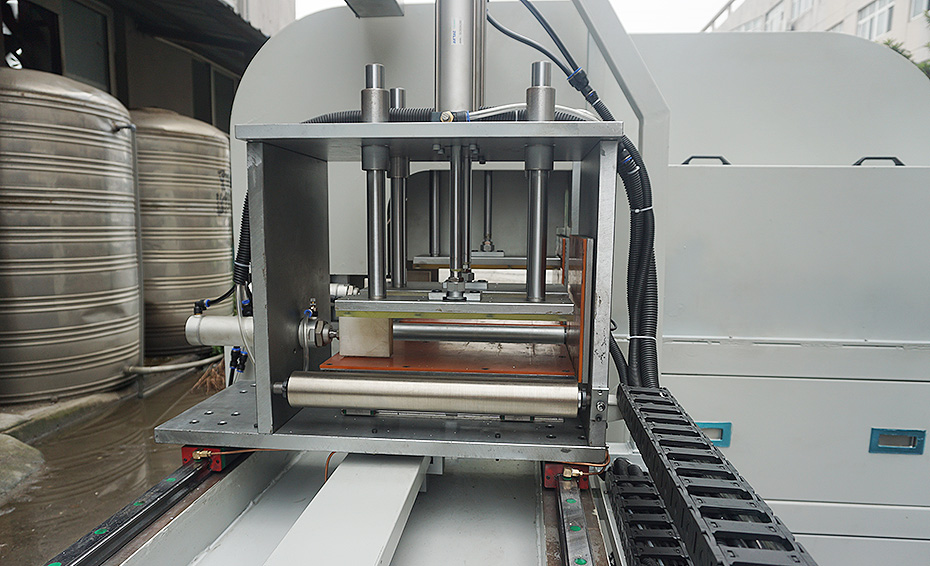 大型鋁型材切割機(jī)